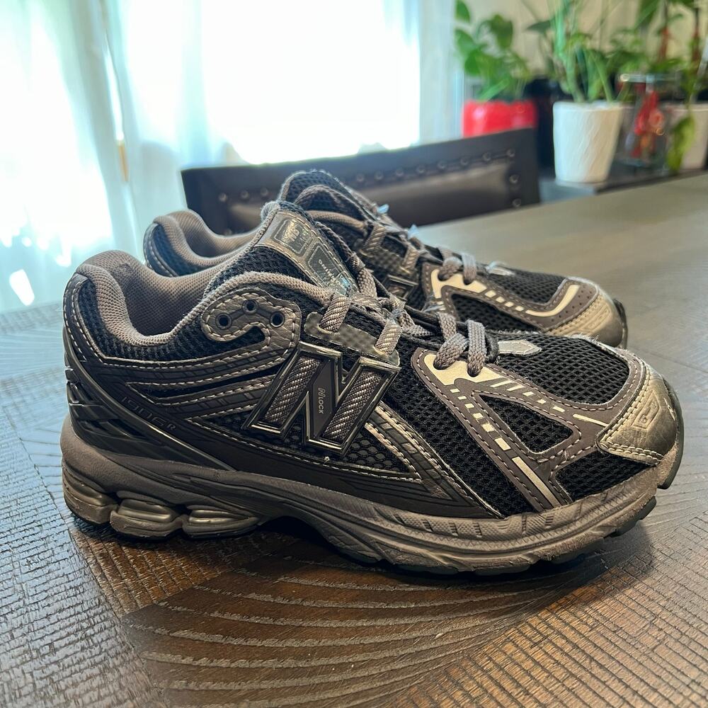 New Balance 1906R sneakers 3 or 3.5 kids metallic black